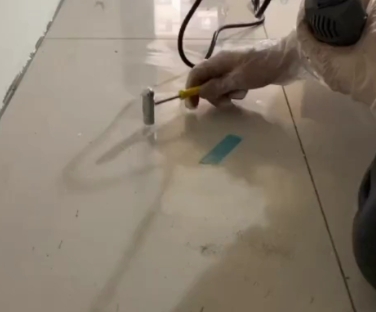 宜昌市瓷砖开裂维修公司专业分享瓷砖在铺贴前如果没有沥干水分，将会导致以下问题